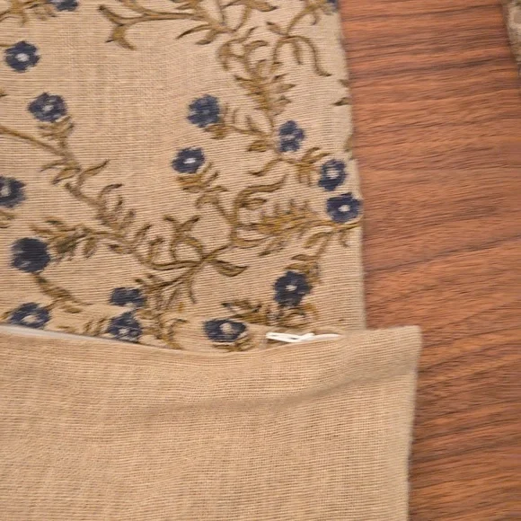 Beautiful Linen Accent Pillow cover - Picture 4 of 8